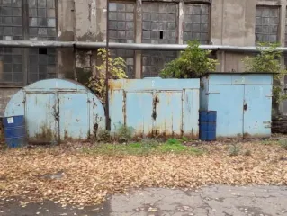 КПП-4 57 кв.м Самара. Здание контрольно-пропускного пункта (КПП-4), расположено по адресу: г.Самара, ул.Калинина, 1 (при въезде на бывшую территорию ОАО СПЗ со стороны Заводского шоссе), площадь по внешнему обмеру 57кв.м. Право собственности на КПП-4 в ЕГРН не зарегистрировано, возникло до 1997г. В…