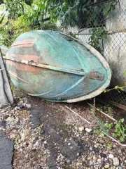 Лодки ПВХ и орудия лова: лодка ПВХ "Лоцман С220" с веслом, надувная лодка серого цвета с двумя веслами, лодка двухместная из материала ПВХ с заплатками, серо-зеленого цвета, надувная лодка зеленого цвета, лодка ПВХ «Remington 280 ТС» с двумя веслами и двумя сиденьями, пластиковая лодка с…