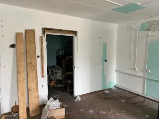 Помещение отделения связи 44.8 кв.м. Новосибирская область, г. Барабинск, ул. Барабинская, д. 101а. Кадастровый номер: 54:31:011035:89. Назначение: нежилое. Расположено на этаже № 01. Кадастровый номер здания: 54:31:011035:80. Ограничения прав и обременения в соответствии с выпиской из ЕГРН.