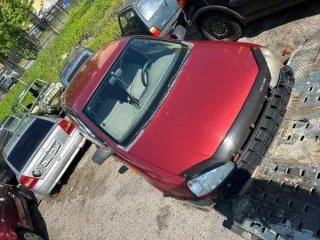 Автомобиль LADA Kalina 2010 года выпуска, VIN: XTA111930B0134888, цвет серебристо-красный. Ключ и копия ПТС в наличии, СТС отсутствует. Таблички с госномером, передний бампер и решетка радиатора отсутствуют. Коррозия металла в области колесных арок, на крыльях и на двери багажника. Отслоение и…