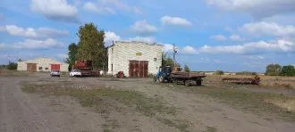 Здание комбайного бокса Здание комбайного бокса площадью 553,3 кв.м, кадастровый номер 73:07:070804:671, расположенное по адресу: Ульяновская область, Майнский район, с.Загоскино, ул.Колхозная, расположенное на земельном участке с кадастровым номером 73:07:070804:709, площадью 552 кв.м, категория…