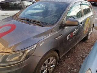Kia Rio 2013 года, 107 л.с., пробег 249728 км. Модель двигателя G4FA, номер DW573664, объем 1396 куб.см. Установлена сигнализация Starline. Цвет серый. Государственный номер Р468РС72.