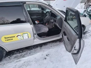Toyota Sprinter 1997 года, легковой автомобиль Toyota Sprinter, vin отсутствует, г/н Е749НХ22, светло-серый, кузов № AE110 0124743 (сгнило днище, коррозия по кузову, требуется капитальный ремонт)