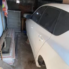 Автомобиль марки MAZDA 3, 2005 года выпуска, Идентификационный номер  VIN  JMZBK14F261349739, цвет Белый, является технически не исправным, требует ремонта двигателя, отсутствует часть деталей двигателя, отсутствуют колеса. Является предметом залога в ООО МКК  КАРМАНИ