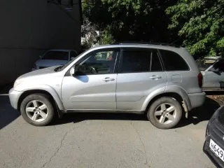 Toyota RAV4, 2004 года, 150 л.с., 280000 км, полный привод. Автомобиль легковой, марка: Toyota, модель: RAV4, VIN: JTEHH20V006127441, гос. рег. номер: А199ЕО774, год изготовления: 2004.