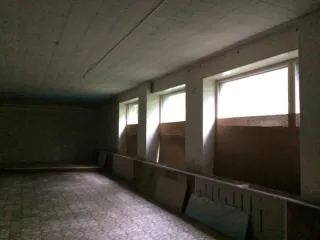 Земельный участок площадью 13 303 кв.м, кадастровый номер 29:24:010301:3, категория земель – земли населенных пунктов, вид разрешенного использования – эксплуатация здания студенческого общежития. На участке расположено нежилое здание (здание студенческого общежития) площадью 2 721 кв.м…