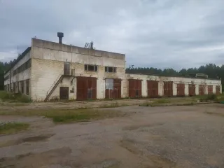С/х комплекс и недвижимость в Лодейнопольском р-не, Ленинградская область. Имущество по адресу: ЛО, Лодейнопольский р-н: Квартира, 41,7 кв. м; Земельные участки общей площадью 1 366 073 кв. м; Строения: силосная траншея, картофелехранилище, 2 сенохранилища, телятник, откормочная свиноферма и другие…