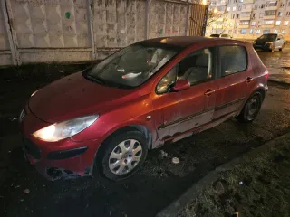 Peugeot 307 2006 Легковой автомобиль хэтчбек VIN VF33CNFUL84785557 Год выпуска 2006 Кузов VF33CNFUL84785557 Модель двигателя NFU10FX6NPSA 3076207 Цвет Красный Тип двигателя Бензиновый Мощность 109 л.с. 80 кВт Объем 1587 куб. см ПТС 51 УТ 730469 СТС 99 42 948972