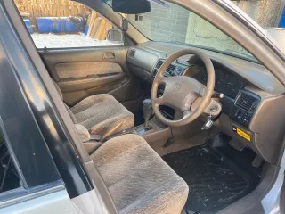 Toyota Corolla, 1997, VIN отсутствует. Характеристика: залог у "Ваш Инвестор". Хрустит наружный шрус с правой стороны. Сайлентблоки и подушки двигателя нужно менять. По корпусу автомобиля множественные следы коррозии и левая сторона в вмятинах.