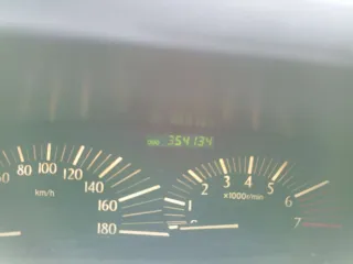 Toyota Estima, 2001 г.в., черный. VIN отсутствует, ПТС 25 УА 428618, госномер У343МС55. Двигатель: бензиновый, модель 2AZ 0554367, мощность 160 л.с. (120 кВт), объем 2362 см³. Кузов ACR30-0136199, экологический класс 3. Максимальная масса 2025 кг, масса без нагрузки 1640 кг. Произведено в Японии…