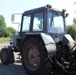 Трактор колесный МТЗ 82.1  заводской № машины  рама  08025139, год выпуска 2000, двигатель № 453236, цвет черно синий 
