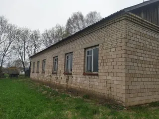 Нежилое здание (кадастровый номер 18:21:057001:217) и земельный участок под зданием (кадастровый номер  18:21:057002:186) нежилое здание  с кадастровым номером 18:21:057001:217, площадью 143,3 кв. м, расположенное по адресу: Российская Федерация, Удмуртская Республика, м.о. Увинский район, д…