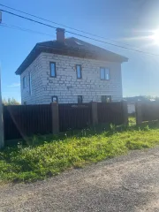 Жилой дом 193,9 кв. м, 2020 года постройки, кадастровый номер 50:23:0040713:949, этажность "3", и земельный участок 812 кв. м, кадастровый номер 50:23:0040713:246, категория земель "Земли сельскохозяйственного назначения", вид разрешенного использования "Для размещения дач". Расположены по адресу…