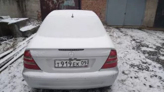Mercedes-Benz E-200 Kompressor, 2003 года выпуска, VIN WDB2110421A238489, белый, бензиновый двигатель 1.8 л (163 л.с.), госномер T9I9EK09 (не на ходу).