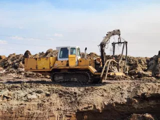 Экскаватор гусеничный Hyundai R300LC-9SH, заводской номер HHKHZ808LE0000183, 2014 год выпуска, госномер 58 УЕ 9248 (63 СВ 9366). Экскаватор гусеничный Hyundai R300LC-9S, заводской номер HHKHZ810LE0001178, 2014 год выпуска, госномер 58 УЕ 9241 (63 СВ 9362). Трактор ДТ-75 ДЕРС2 с буровой установкой…