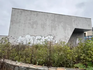 Здание 1377.8 кв.м, сооружения, земельный участок 1301 кв.м, Нижний Тагил. Производственный объект, единый объект. Здание площадь 1377.8 кв.м., назначение: НЕЖИЛОЕ, адрес (местонахождение): Россия, НИЖНИЙ ТАГИЛ, ПАПАНИНА, дом 6, кадастровый (условный) номер: 66:56:0110015:316. Иной объект…