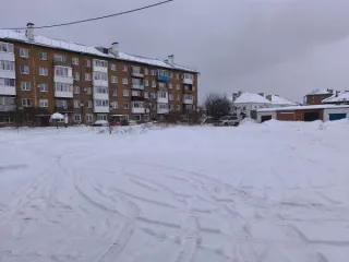 Земельный участок площадью 4000 кв.м, расположенный по адресу: Российская Федерация, Кемеровская область-Кузбасс, Мариинский муниципальный округ, город Мариинск, улица Амурская, земельный участок 2. Кадастровый номер: 42:27:0101005:2273. Основной вид разрешенного использования: 2.1.2001. Продается…