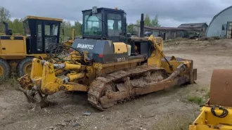 Бульдозер Shantui SD22, 2015 г., заводской № (рамы) CHSD22AACF1017927, ГРЗ ММ897049. Местонахождение: Респ. Саха (Якутия), г. Олекминск, с. Авиапорт, ул. Кузьмина, д. 2