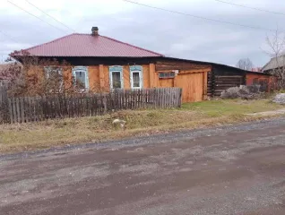 1/3 доля жилого здания 41,7 кв.м и 1/3 доля земельного участка 1303 кв.м в Челябинской области, еще 1/3 доля в праве на жилое здание, площадь: 41,7кв.м., кадастровый номер: 74:27:0104092:63 и 1/3 доля в праве на земельный участок, площадь: 1 303кв.м.,категория земель: Земли населенных пунктов…