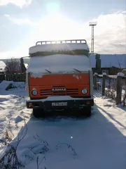 КАМАЗ 5320, 1989 г.в., VIN: XTC532000K0346936. Имущество имеет следующие недостатки: 1) Кузов имеет частичные повреждения ЛКП, следы коррозии; 2) Подвеска требует ремонта, требуется замена шин; 3) Отсутствует аккумулятор. На имущество наложены ограничения в виде запрета на регистрационные действия…