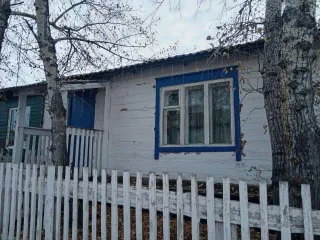 Доля квартиры 45.8 кв.м и участка 800 кв.м в Республике Тыва. 2/5 доли квартиры и 2/5 доли земельного участка. Доля в праве на жилой дом: 2/5 доли в праве общей долевой собственности на жилой дом, кадастровый номер 17:05:0101001:333, расположенный по адресу: Республика Тыва, Кызылский район, с…