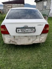Toyota Corolla 2000 года выпуска, цвет белый. Государственный номер Р102АТ04. Двигатель № 1ZZ0622290. Кузов № ZZE122-0001608. Отсутствует бампер. VIN и номер шасси отсутствуют.