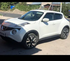 Nissan Juke 2017 года, 117 л.с., пробег 226271 км, АКПП. Цвет белый, VIN SJNFBAF15U7393153. Модель двигателя HR16, бензиновый, объем 1.6 л (1598 куб. см), экологический класс 5. Автомобиль в нормальном состоянии, был в ремонте после аварии, могут быть скрытые дефекты с учетом эксплуатации.