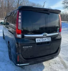 автомобиль TOYOTA ESQUIRE 2015 г.в., идентификационный номер  VIN : ZRR80 0128794, цвет: черный, ГРЗ: Х473ОР125.  В залоге у ООО  Драйв Клик Банк