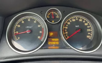 Транспортное средство легковой автомобиль марка Opel Astra, год выпуска 2005, VIN W0L0AHL4855234062, цвет серебристый, ПТС серия 26РА 190232 от 09.01.2019 г. Машина находится в залоге у банка  Тинькофф .