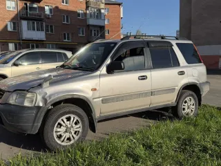 Honda CR-V 1996 Легковой автомобиль, марка: HONDA, модель: CR-V, год изготовления: 1996, цвет: серый, VIN: отсутствует, вид собственности: индивидуальная. Особенности тех. состояния: вмятина на переднем крыле.