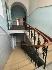 Больница 1770.5 кв. м, здания 118.5, 47.6, 57.2 кв. м, участок 2023 кв. м, Ярославская область, г. Ярославль, Московский проспект, д. 43/10. В составе: Больница, кадастровый номер 76:23:010101:11871, назначение: нежилое, количество этажей 2, в том числе подземных 1, площадь 1770,5 кв. м; Здание…