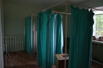 Земельный участок 878,8 кв.м и здание амбулатории 180,1 кв.м, Липецкая область. Земельный участок, категория земель: земли населенных пунктов, вид разрешенного использования: для общественно-деловых нужд, площадь 878,8 +/- 20.8, кадастровый номер: 48:17:0600206:17, местоположение установлено…