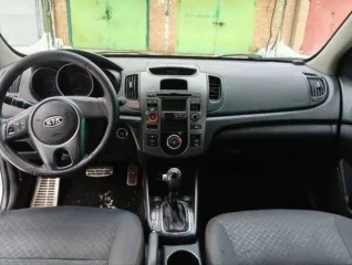 Kia Cerato 2012 года, 126 л.с., пробег 190000 км, АКПП. Модель: Cerato Forte, цвет серебристый. VIN: XWEFW411BC0000369, ПТС: 39НН 647555, госномер: Х438НА761. Страна изготовитель: Россия. Двигатель: бензиновый, модель G4FC, номер CH223358, мощность 126 л.с. (92.7 кВт), объем 1591 куб. см…