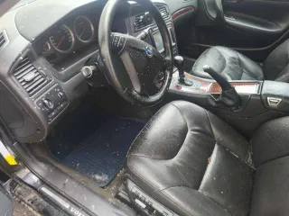 Volvo S60 2007 года, седан. VIN: YV1RS595772638942. Цвет черный. Двигатель B5254T, объем 2.5 л, мощность 209 л.с. Имеются ПТС и СТС. Автомобиль неисправен.