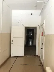 Земельный участок 1344 кв.м и здание амбулатории 424,2 кв.м, Архангельск. Земельный участок, местоположение установлено относительно ориентира, расположенного в границах участка. Почтовый адрес ориентира: одноэтажное здание амбулатории. Архангельская область, городской округ «Город Архангельск», г…
