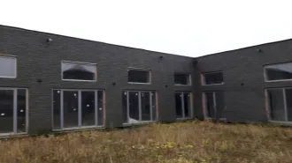 Земельный участок 1500 кв.м и дом 509.3 кв.м в Московской области. Кадастровый номер участка: 50:08:0090220:193. Расположение установлено относительно ориентира за пределами участка. Ориентир — жилой дом. Участок находится в 2020 метрах на север от ориентира. Адрес ориентира: Российская Федерация…