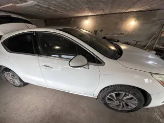Citroen DS4 2012, 150 лс, 223616 км, АКПП. Легковой седан (не на ходу), белого цвета, VIN VF7NX5FEACY563166, ГРЗ В241ОА161, двигатель 10FJBZPSASF06 1537541, СТС 9961 854319.