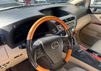 Lexus RX 350 2010 года выпуска.