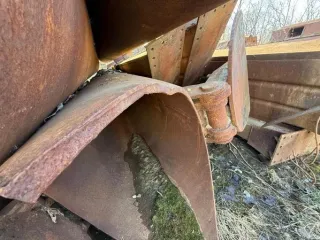 Бункер загрузочный для обсадных труб требует ремонта