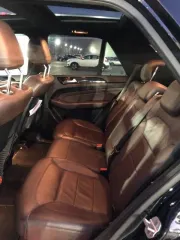 Mercedes-Benz M-Класс, 2015 года, 333 лс, 266 000 км, полный привод, АКПП. Автомобиль марки/модели Мерседес Бенз/Mercedes-Benz ML 400 4MATIC, VIN: WDC1660561A556400, год выпуска 2015, цвет автомобиля: Чёрный, салон - кожаный, климат-контроль