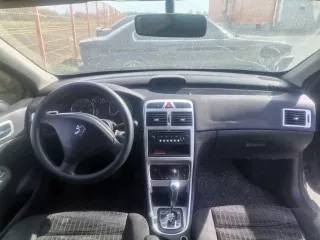 Автомобиль, Peugeot 307, 2007 г.в. VF33HNFUF84840462. Пробег 315000 по одометру, комплектация DSIG - климат, стеклоподъёмники все, АБС, панорамная крыша, Bluetooth, авто не на ходу - не заводится, причина неизвестна, кондиционер не работает, радиатор охлаждения основной течёт, машина давно стоит…