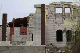 Здания площадью 178, 87.9, 340.6, 150.2, 150.1 кв.м. и земельный участок 10000 кв.м. в Липецкой области, Хлевенский район, село Введенка, улица Запрудная. Земельный участок кадастровый номер 48:17:0800505:102, категория земель: земли населенных пунктов, разрешенное использование: для размещения…