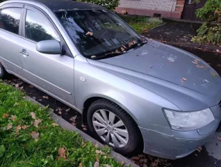 Hyundai Sonata, 2008 года, 174 лс, 450000 км, АКПП еще легковой автомобиль Hyundai Sonata; цвет – СЕРЫЙ; идентификационный номер (VIN – KMHEU41DP9A633825; год изготовления – 2008; автомобиль изношен, требует ремонта подвески, тормозов и кузова (ржавый)