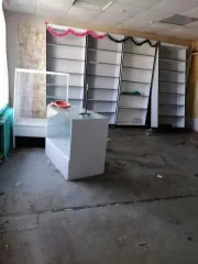 Магазин 84.4 кв.м с участком 1218 кв.м, Хабаровский край. Нежилое здание магазина, площадь 84,4 кв.м, кадастровый номер: 27:06:0010127:206, с земельным участком, площадью 1218 кв.м., с кадастровым номером: 27:06:0010127:141. Адрес: Хабаровский край, Вяземский район, с. Дормидонтовка, ул…