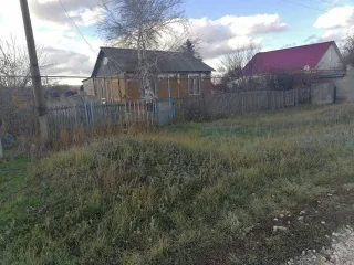 Дом 66,9 кв.м и участок 2000 кв.м в Волгоградской области, Серафимовичский район, хутор Горбатовский, улица Октябрьская, дом 26. Земельный участок кадастровый номер 34:27:100001:118, жилой дом кадастровый номер 34:27:100001:211. Право собственности. Основание на землю: свидетельство от 21.09.1992…