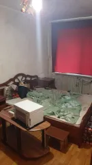 Квартира площадью 45,1 кв. м, кадастровый номер 41:05:0101001:7794, местоположение: Камчатский край, Елизовский р-н, г. Елизово, ул. Ленина, д. 27, кв. 50. Зарегистрирован один человек. Обременение – арест, ипотека.