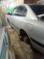 Автомобиль марки Hyundai модель Elantra, 2005 г.в., VIN KMHDN41BP6U247487, цвет серебристый, мощность двигателя 112 л.с. Имеются внешние повреждения: потертости, царапины, вмятины, очаги коррозии на кузове, трещины и сколы стекол. На момент публикации объявления на официальном сайте МВД России…