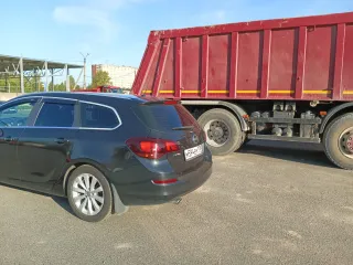 Opel Astra Sports Tourer 2012 года, VIN: XWFPE8DC1C0014765, черный цвет, разрешенная максимальная масса 2045 кг, масса без нагрузки 1503 кг, бензиновый двигатель, экологический класс четвертый, производитель ООО "АВТОТОР Т" (Россия). Автомобиль находится в Санкт-Петербурге, в залоге у ООО ПКО…