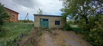 Комплекс недвижимости 390.7 кв.м, Воронежская область, Калачеевский район, с. Новая Криуша, ул. Луговая, 27: земельный участок площадью 8 000 кв.м; здание (центр временного проживания пожилых людей) площадью 275,5 кв.м; здание (сарай с погребом) площадью 39,1 кв.м; здание (гараж) площадью 29,4…