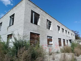 Здания, склады, земельный участок и инженерные сети, 7771 кв.м, Курганская область г. Курган, ул. Техническая, д. 15 Здание, кадастровый номер: 45:25:080301:132, площадь: 1058,3 кв.м., здание, кадастровый номер: 45:25:080301:2204, площадь: 1158,7 кв.м., нежилое здание склада, кадастровый номер…